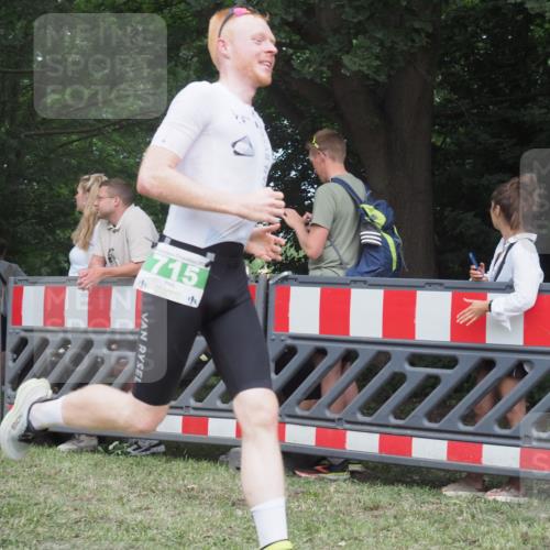 21.06.2025 - 27. Vierlanden-Triathlon KatJ http://msf.ph/oto/8020010 15.06.2025 13:19:30 Ziel 667, 715 meine-sportfotos.de
