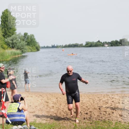 21.06.2025 - 27. Vierlanden-Triathlon MichiJ http://msf.ph/oto/8020021 15.06.2026 10:20:13 Schwimmen 616 meine-sportfotos.de