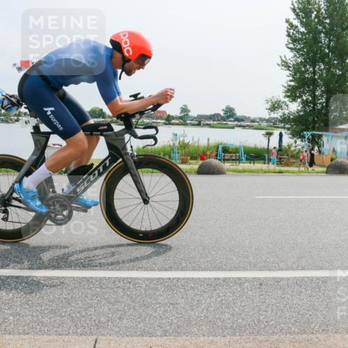 15.06.2025 - 27. Vierlanden-Triathlon H.Heesch http://msf.ph/oto/8020022 15.06.2025 10:23:54 Radfahren 61, 475, 521, 590 meine-sportfotos.de