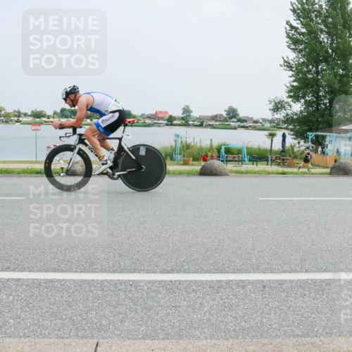 21.06.2025 - 27. Vierlanden-Triathlon H.Heesch http://msf.ph/oto/8020028 15.06.2025 12:03:57 Radfahren 151, 638, 798 meine-sportfotos.de
