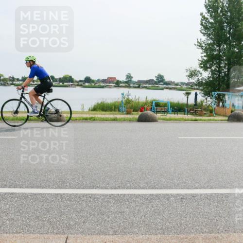 15.06.2025 - 27. Vierlanden-Triathlon H.Heesch http://msf.ph/oto/8020030 15.06.2025 10:24:26 Radfahren 221, 542, 610 meine-sportfotos.de
