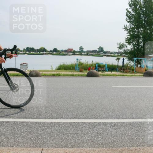 15.06.2025 - 27. Vierlanden-Triathlon H.Heesch http://msf.ph/oto/8020039 15.06.2025 10:24:39 Radfahren 30, 51, 606 meine-sportfotos.de