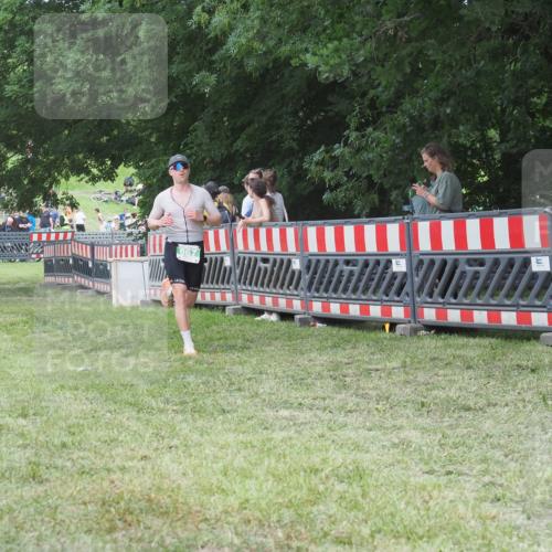 21.06.2025 - 27. Vierlanden-Triathlon KatJ http://msf.ph/oto/8020045 15.06.2025 13:19:38 Ziel 667 meine-sportfotos.de