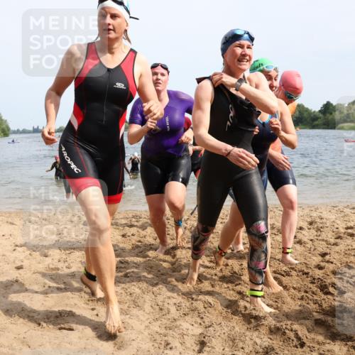 15.06.2025 - 27. Vierlanden-Triathlon Lena Gebhardt http://msf.ph/oto/8020063 15.06.2025 10:17:34 Schwimmen 485, 488, 492, 493, 519, 532, 537, 552, 557, 562, 572, 582, 588, 594, 626 meine-sportfotos.de