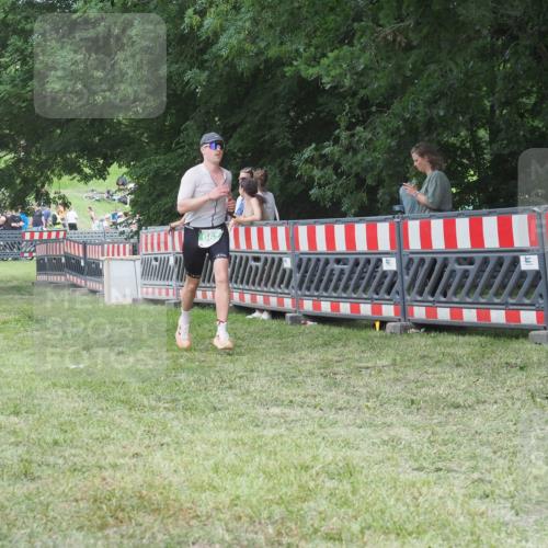 21.06.2025 - 27. Vierlanden-Triathlon KatJ http://msf.ph/oto/8020065 15.06.2025 13:19:38 Ziel 667 meine-sportfotos.de