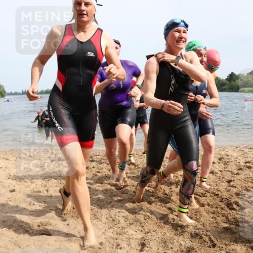 15.06.2025 - 27. Vierlanden-Triathlon Lena Gebhardt http://msf.ph/oto/8020067 15.06.2025 10:17:34 Schwimmen 485, 488, 492, 493, 519, 532, 537, 552, 557, 562, 572, 582, 588, 594, 626 meine-sportfotos.de