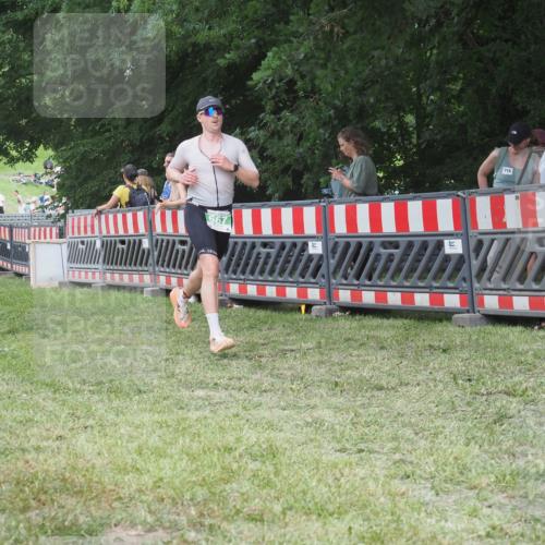 21.06.2025 - 27. Vierlanden-Triathlon KatJ http://msf.ph/oto/8020076 15.06.2025 13:19:38 Ziel 667 meine-sportfotos.de