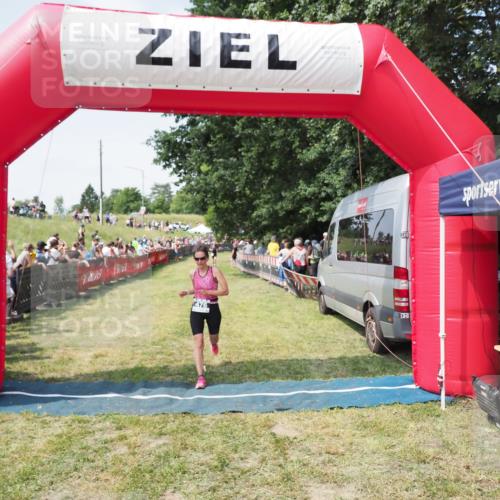 21.06.2025 - 27. Vierlanden-Triathlon MichiJ http://msf.ph/oto/8020113 15.06.2026 11:35:46 Ziel 476, 494 meine-sportfotos.de