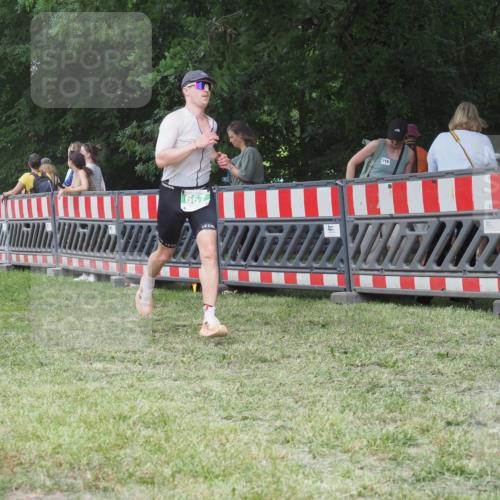 21.06.2025 - 27. Vierlanden-Triathlon KatJ http://msf.ph/oto/8020118 15.06.2025 13:19:39 Ziel 667 meine-sportfotos.de