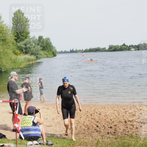 21.06.2025 - 27. Vierlanden-Triathlon MichiJ http://msf.ph/oto/8020122 15.06.2026 10:20:31 Schwimmen 619 meine-sportfotos.de