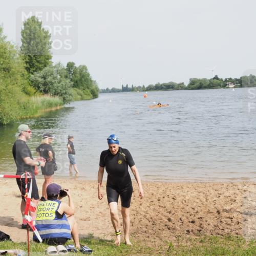 21.06.2025 - 27. Vierlanden-Triathlon MichiJ http://msf.ph/oto/8020127 15.06.2026 10:20:31 Schwimmen 619 meine-sportfotos.de