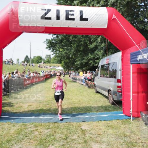 21.06.2025 - 27. Vierlanden-Triathlon MichiJ http://msf.ph/oto/8020139 15.06.2026 11:35:46 Ziel 476, 494 meine-sportfotos.de