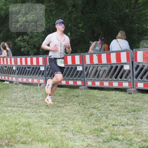 21.06.2025 - 27. Vierlanden-Triathlon KatJ http://msf.ph/oto/8020144 15.06.2025 13:19:39 Ziel 667 meine-sportfotos.de
