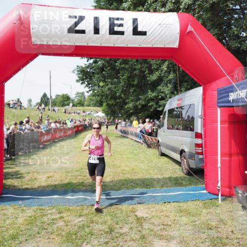 21.06.2025 - 27. Vierlanden-Triathlon MichiJ http://msf.ph/oto/8020150 15.06.2026 11:35:46 Ziel 476, 494 meine-sportfotos.de