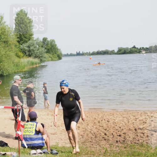 21.06.2025 - 27. Vierlanden-Triathlon MichiJ http://msf.ph/oto/8020151 15.06.2026 10:20:32 Schwimmen 619 meine-sportfotos.de