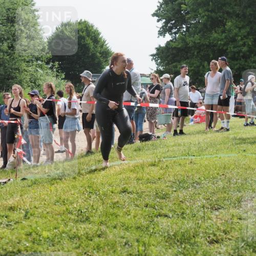 15.06.2025 - 27. Vierlanden-Triathlon KatJ http://msf.ph/oto/8020155 15.06.2025 10:19:54 Schwimmen 500, 503, 539, 569, 578 meine-sportfotos.de