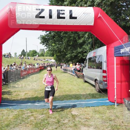 21.06.2025 - 27. Vierlanden-Triathlon MichiJ http://msf.ph/oto/8020162 15.06.2026 11:35:46 Ziel 476, 494 meine-sportfotos.de