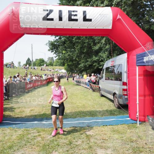 21.06.2025 - 27. Vierlanden-Triathlon MichiJ http://msf.ph/oto/8020171 15.06.2026 11:35:46 Ziel 476, 494 meine-sportfotos.de