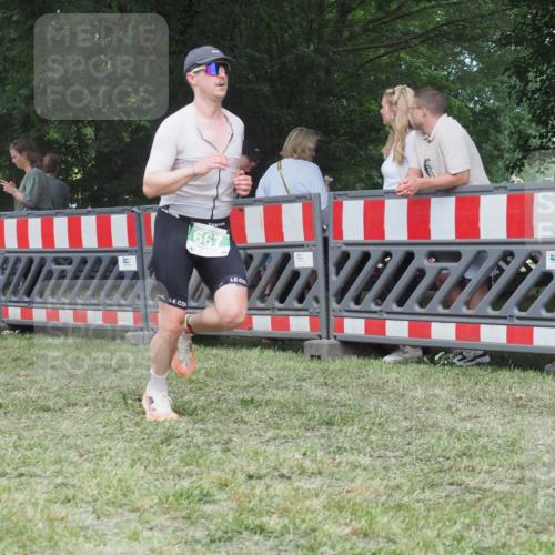 21.06.2025 - 27. Vierlanden-Triathlon KatJ http://msf.ph/oto/8020174 15.06.2025 13:19:39 Ziel 667 meine-sportfotos.de