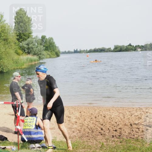 21.06.2025 - 27. Vierlanden-Triathlon MichiJ http://msf.ph/oto/8020183 15.06.2026 10:20:32 Schwimmen 619 meine-sportfotos.de