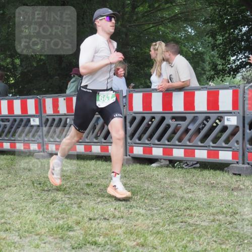 21.06.2025 - 27. Vierlanden-Triathlon KatJ http://msf.ph/oto/8020185 15.06.2025 13:19:40 Ziel 667 meine-sportfotos.de