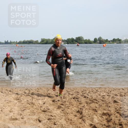 15.06.2025 - 27. Vierlanden-Triathlon Lena Gebhardt http://msf.ph/oto/8020209 15.06.2025 10:17:39 Schwimmen 485, 488, 492, 493, 519, 522, 532, 537, 552, 557, 562, 563, 572, 588, 626 meine-sportfotos.de