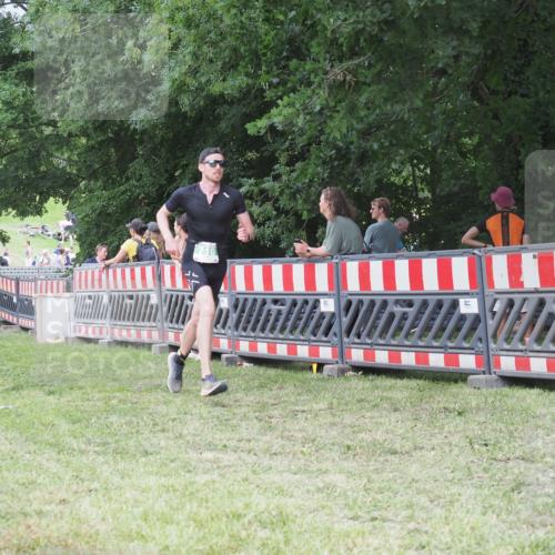 21.06.2025 - 27. Vierlanden-Triathlon KatJ http://msf.ph/oto/8020214 15.06.2025 13:20:08 Ziel 710, 803 meine-sportfotos.de