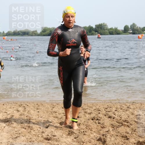 15.06.2025 - 27. Vierlanden-Triathlon Lena Gebhardt http://msf.ph/oto/8020234 15.06.2025 10:17:40 Schwimmen 485, 488, 492, 493, 519, 522, 532, 537, 552, 557, 562, 563, 572, 588, 626 meine-sportfotos.de