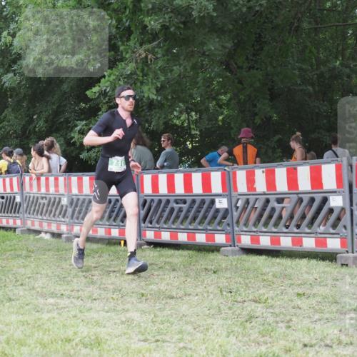 21.06.2025 - 27. Vierlanden-Triathlon KatJ http://msf.ph/oto/8020242 15.06.2025 13:20:08 Ziel 710, 803 meine-sportfotos.de