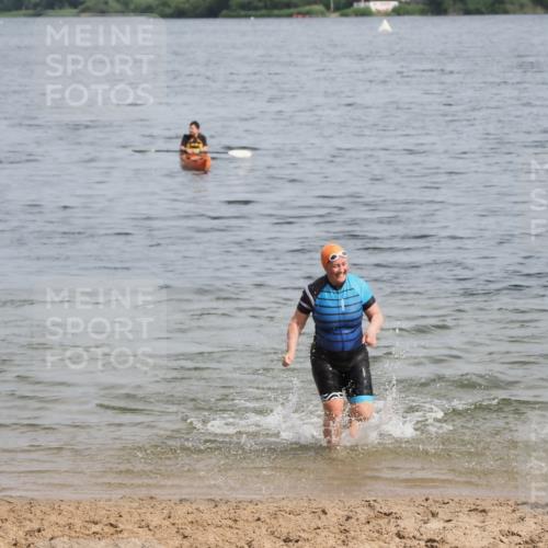 21.06.2025 - 27. Vierlanden-Triathlon MichiJ http://msf.ph/oto/8020261 15.06.2026 10:21:55 Schwimmen 538 meine-sportfotos.de