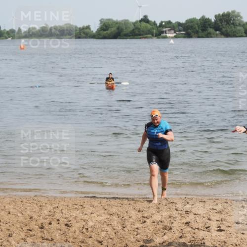 21.06.2025 - 27. Vierlanden-Triathlon MichiJ http://msf.ph/oto/8020304 15.06.2026 10:21:56 Schwimmen 538 meine-sportfotos.de