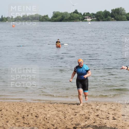 21.06.2025 - 27. Vierlanden-Triathlon MichiJ http://msf.ph/oto/8020316 15.06.2026 10:21:57 Schwimmen 538 meine-sportfotos.de