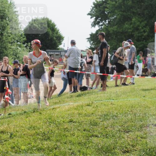 15.06.2025 - 27. Vierlanden-Triathlon KatJ http://msf.ph/oto/8020328 15.06.2025 10:20:02 Schwimmen 500, 553, 569, 578 meine-sportfotos.de