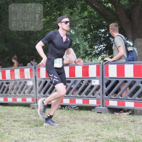 21.06.2025 - 27. Vierlanden-Triathlon KatJ http://msf.ph/oto/8020342 15.06.2025 13:20:09 Ziel 710, 803 meine-sportfotos.de
