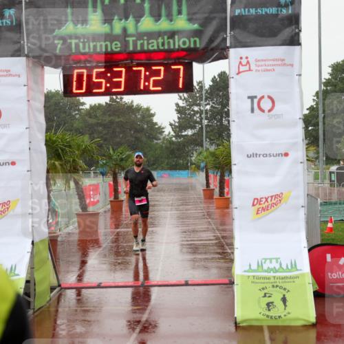 15.06.2025 - 7 Türme Triathlon Michael Strokosch http://msf.ph/oto/8020346 15.06.2025 15:37:27 Ziel 262 meine-sportfotos.de