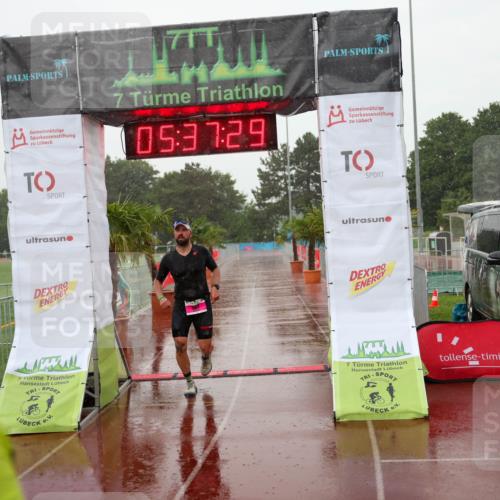 15.06.2025 - 7 Türme Triathlon Michael Strokosch http://msf.ph/oto/8020379 15.06.2025 15:37:28 Ziel 262 meine-sportfotos.de