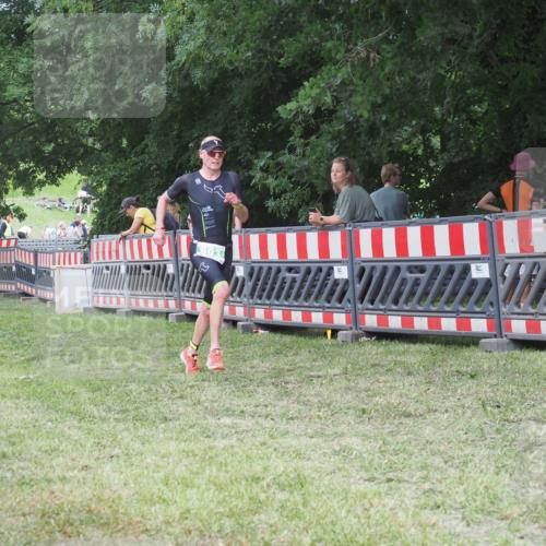 21.06.2025 - 27. Vierlanden-Triathlon KatJ http://msf.ph/oto/8020390 15.06.2025 13:20:11 Ziel 803, 840 meine-sportfotos.de