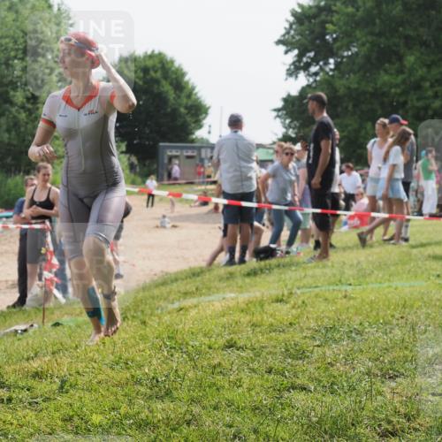 15.06.2025 - 27. Vierlanden-Triathlon KatJ http://msf.ph/oto/8020451 15.06.2025 10:20:03 Schwimmen 500, 553, 569, 578 meine-sportfotos.de