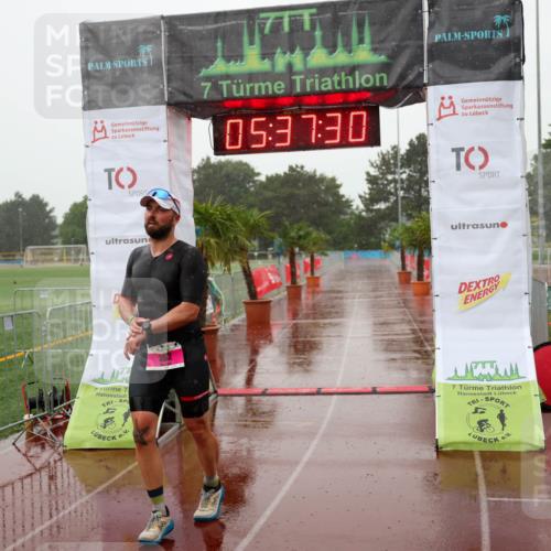15.06.2025 - 7 Türme Triathlon Michael Strokosch http://msf.ph/oto/8020455 15.06.2025 15:37:30 Ziel 262 meine-sportfotos.de