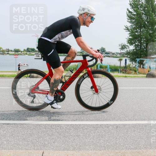 21.06.2025 - 27. Vierlanden-Triathlon H.Heesch http://msf.ph/oto/8020469 15.06.2025 12:04:07 Radfahren 653, 695, 735, 736, 775, 858, 956 meine-sportfotos.de