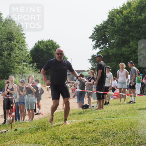 15.06.2025 - 27. Vierlanden-Triathlon KatJ http://msf.ph/oto/8020503 15.06.2025 10:20:16 Schwimmen 616 meine-sportfotos.de