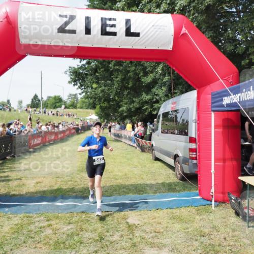 21.06.2025 - 27. Vierlanden-Triathlon MichiJ http://msf.ph/oto/8020523 15.06.2026 11:36:04 Ziel 477, 542 meine-sportfotos.de