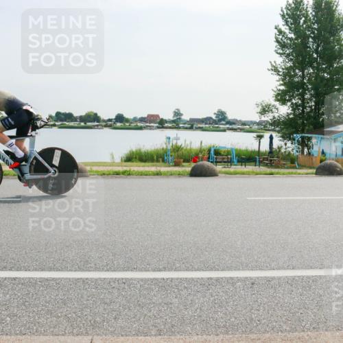 15.06.2025 - 27. Vierlanden-Triathlon H.Heesch http://msf.ph/oto/8020524 15.06.2025 09:47:45 Radfahren 50, 227, 238 meine-sportfotos.de