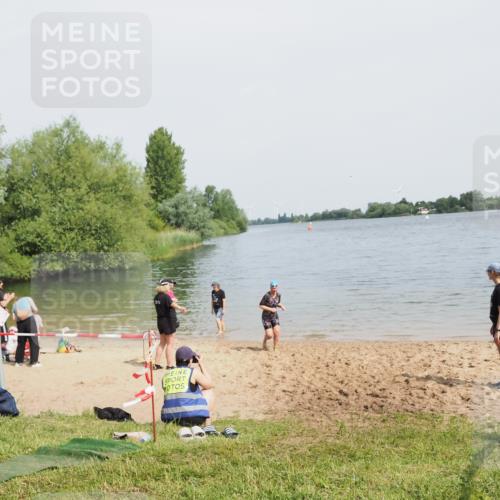 21.06.2025 - 27. Vierlanden-Triathlon MichiJ http://msf.ph/oto/8020528 15.06.2026 10:23:11 Schwimmen 531 meine-sportfotos.de