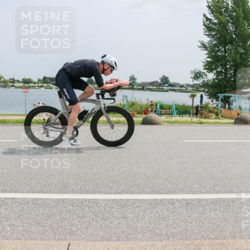 21.06.2025 - 27. Vierlanden-Triathlon H.Heesch http://msf.ph/oto/8020539 15.06.2025 12:04:12 Radfahren 653, 695, 736, 932 meine-sportfotos.de