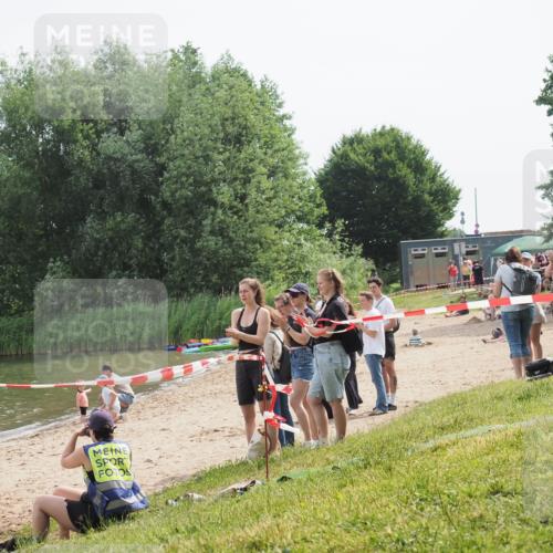 15.06.2025 - 27. Vierlanden-Triathlon KatJ http://msf.ph/oto/8020659 15.06.2025 10:21:59 Schwimmen 538 meine-sportfotos.de