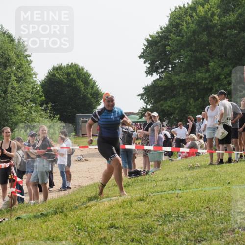 15.06.2025 - 27. Vierlanden-Triathlon KatJ http://msf.ph/oto/8020670 15.06.2025 10:22:02 Schwimmen 538 meine-sportfotos.de