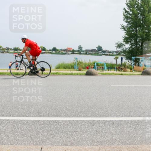 21.06.2025 - 27. Vierlanden-Triathlon H.Heesch http://msf.ph/oto/8020690 15.06.2025 12:04:21 Radfahren 19, 792, 804, 880, 901, 954 meine-sportfotos.de