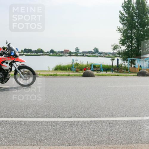 15.06.2025 - 27. Vierlanden-Triathlon H.Heesch http://msf.ph/oto/8020691 15.06.2025 09:48:47 Radfahren 49, 73, 94, 247 meine-sportfotos.de