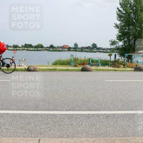 21.06.2025 - 27. Vierlanden-Triathlon H.Heesch http://msf.ph/oto/8020705 15.06.2025 12:04:21 Radfahren 19, 792, 804, 880, 901, 954 meine-sportfotos.de